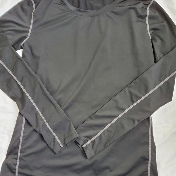 3 Long sleeve workout stretch fitted tops size L - Picture 3 of 3
